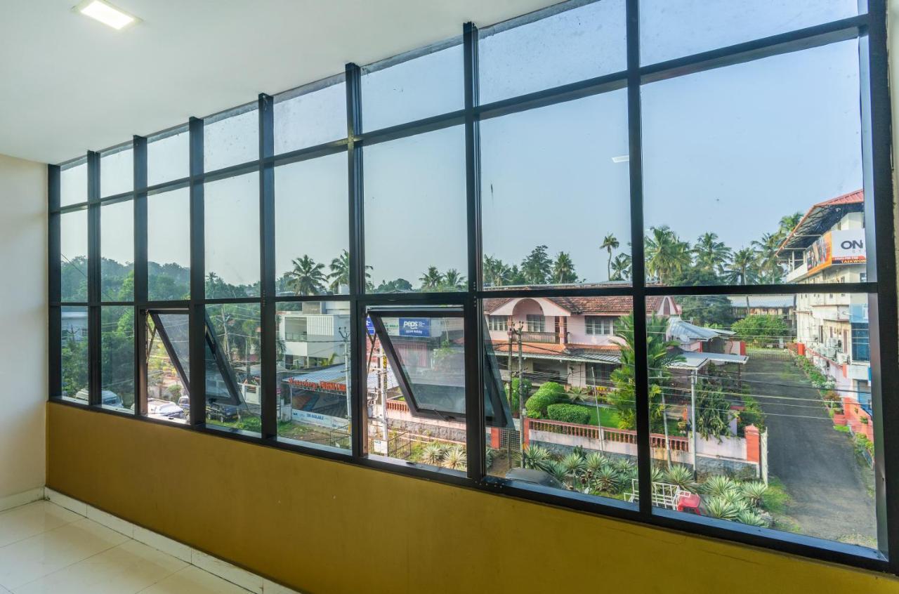 Hotel Kochi Crown Luaran gambar